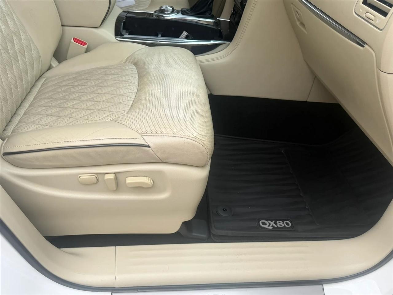 Infiniti QX80 LUXE AWD 2019