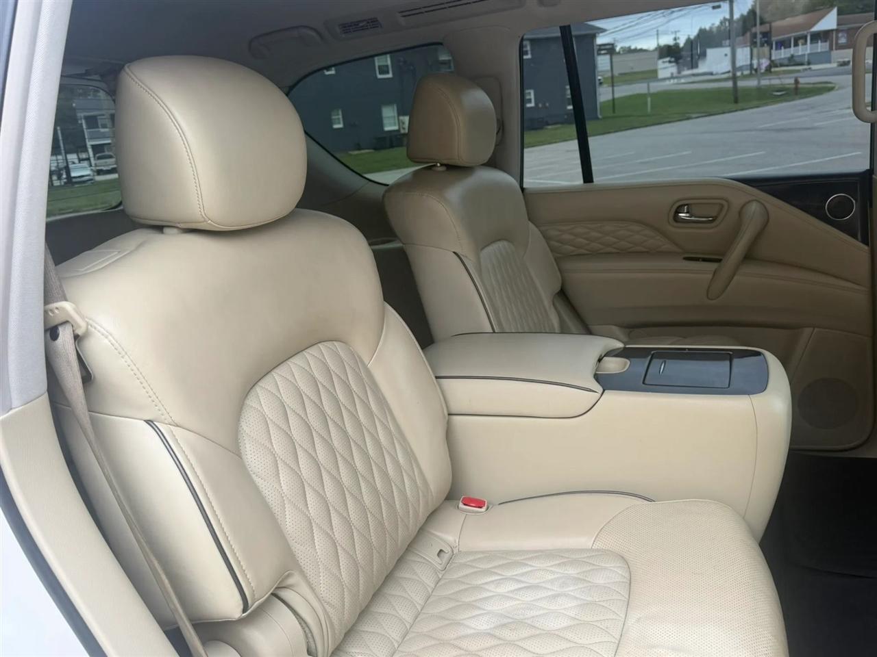 Infiniti QX80 LUXE AWD 2019