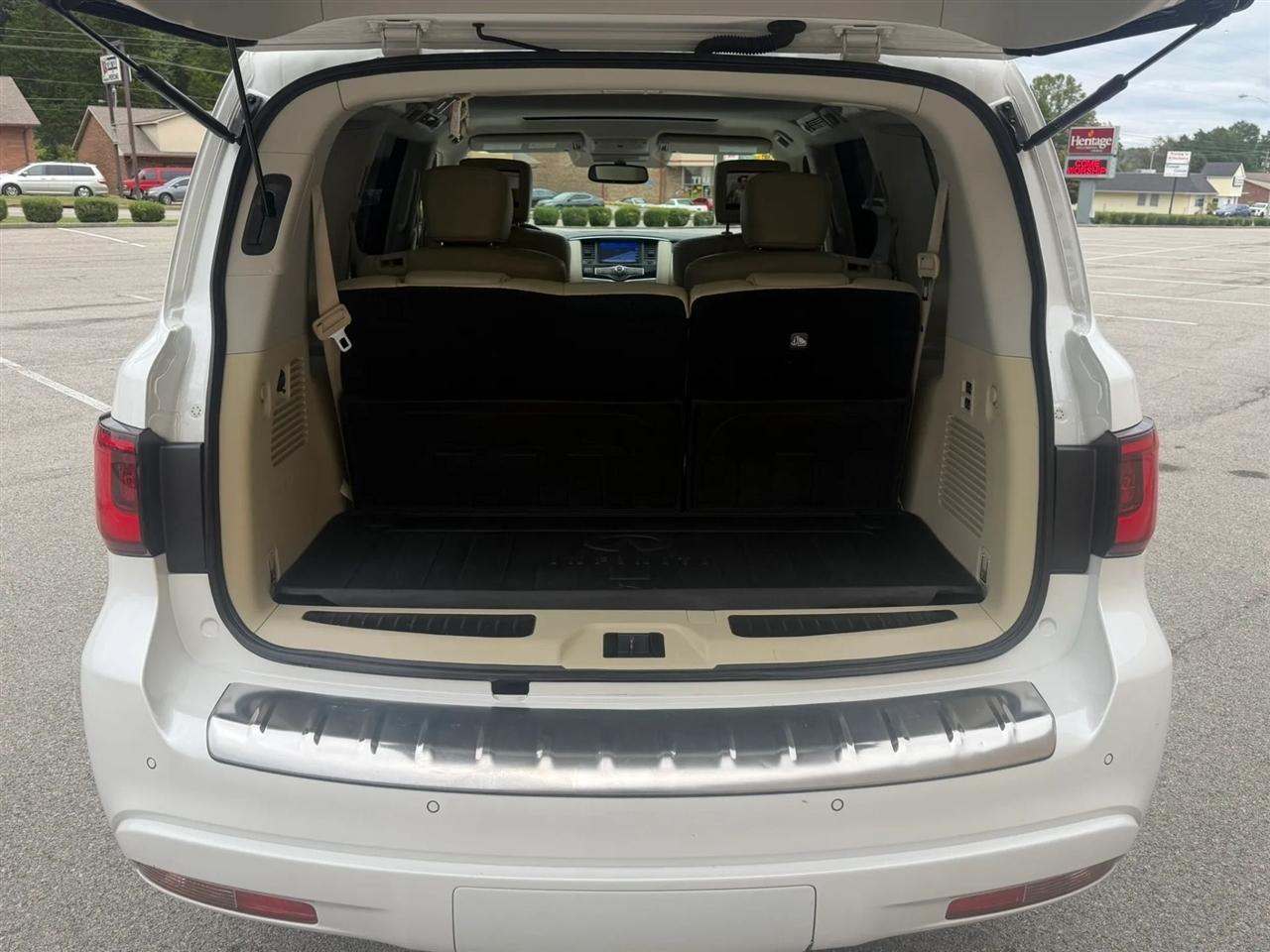 Infiniti QX80 LUXE AWD 2019