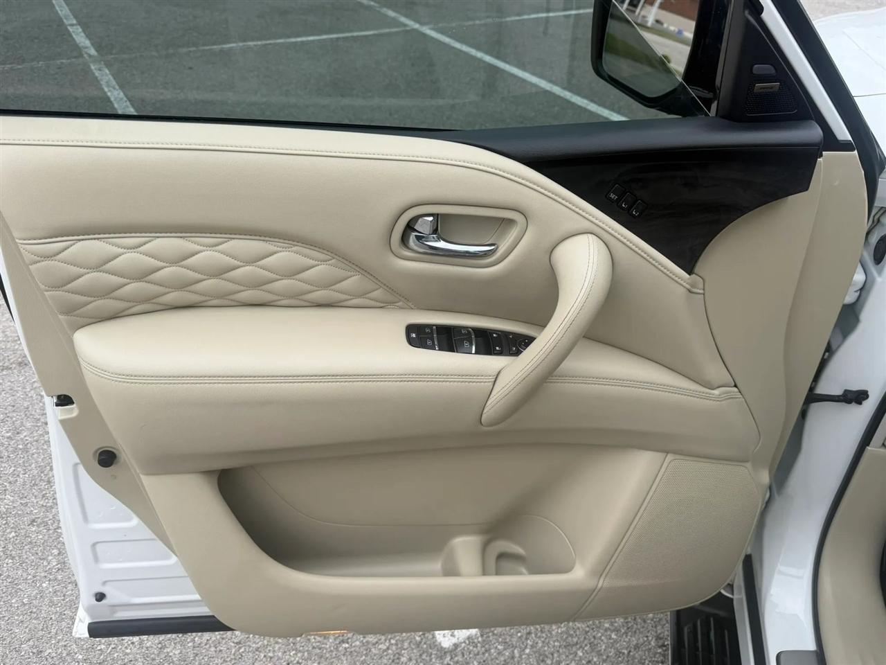 Infiniti QX80 LUXE AWD 2019