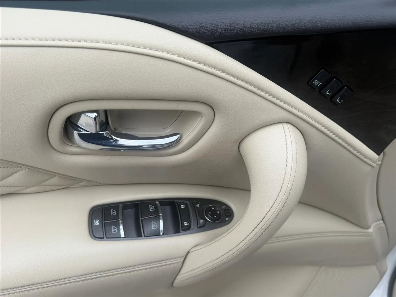 Infiniti QX80 LUXE AWD 2019