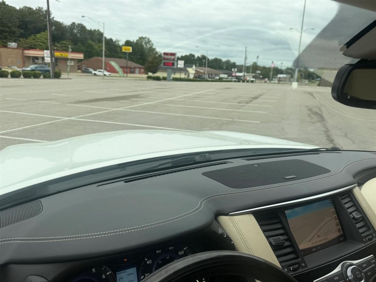 Infiniti QX80 LUXE AWD 2019