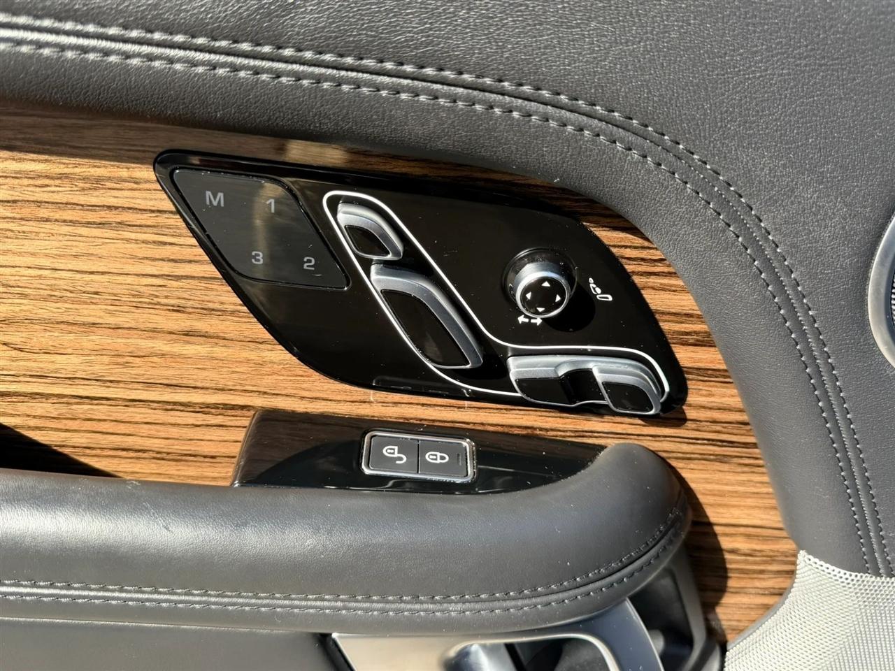 Land Rover Range Rover V8 Supercharged LWB 2018
