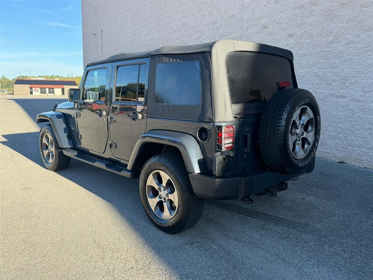 Jeep Wrangler Unlimited 4WD 4dr Sahara 2016