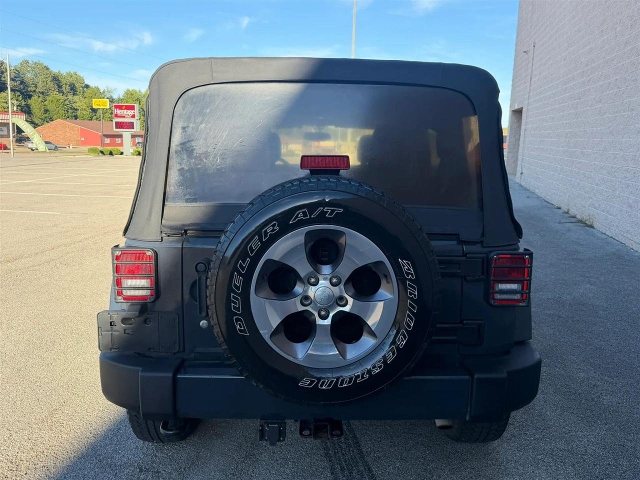Jeep Wrangler Unlimited 4WD 4dr Sahara 2016