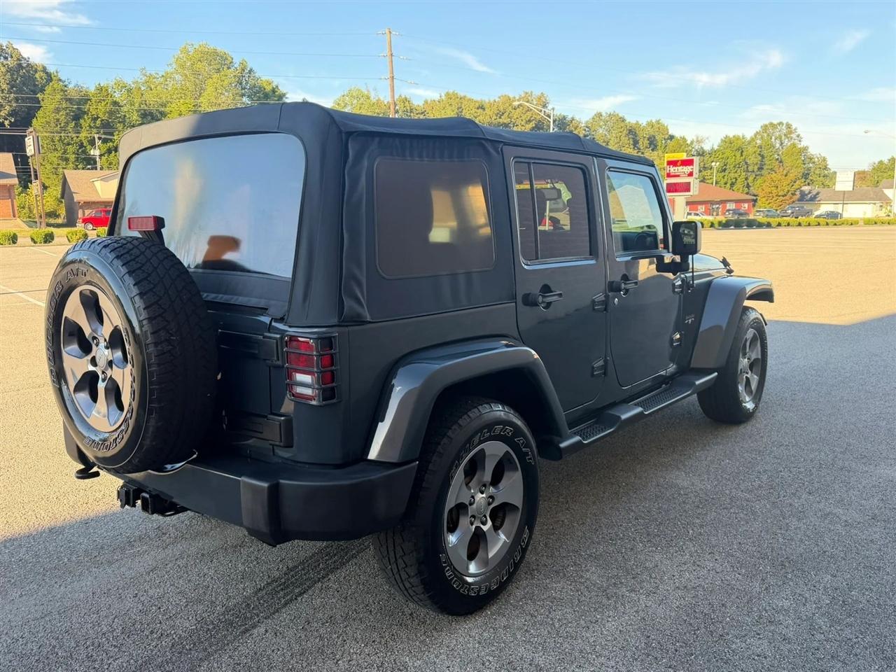 Jeep Wrangler Unlimited 4WD 4dr Sahara 2016
