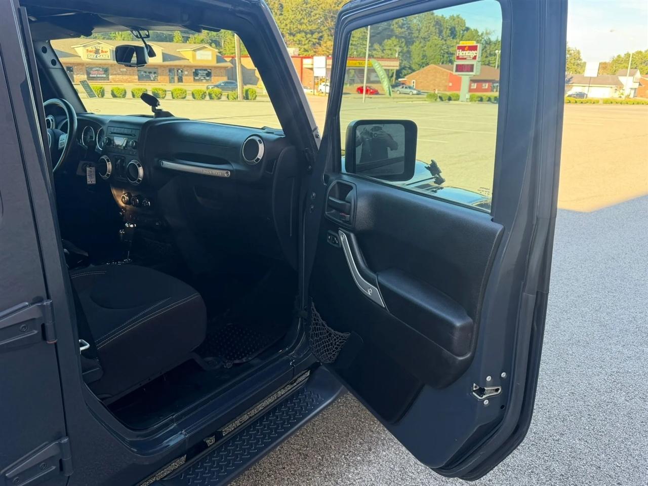 Jeep Wrangler Unlimited 4WD 4dr Sahara 2016