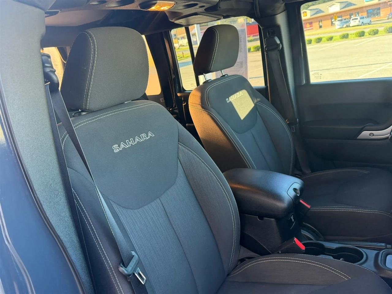 Jeep Wrangler Unlimited 4WD 4dr Sahara 2016