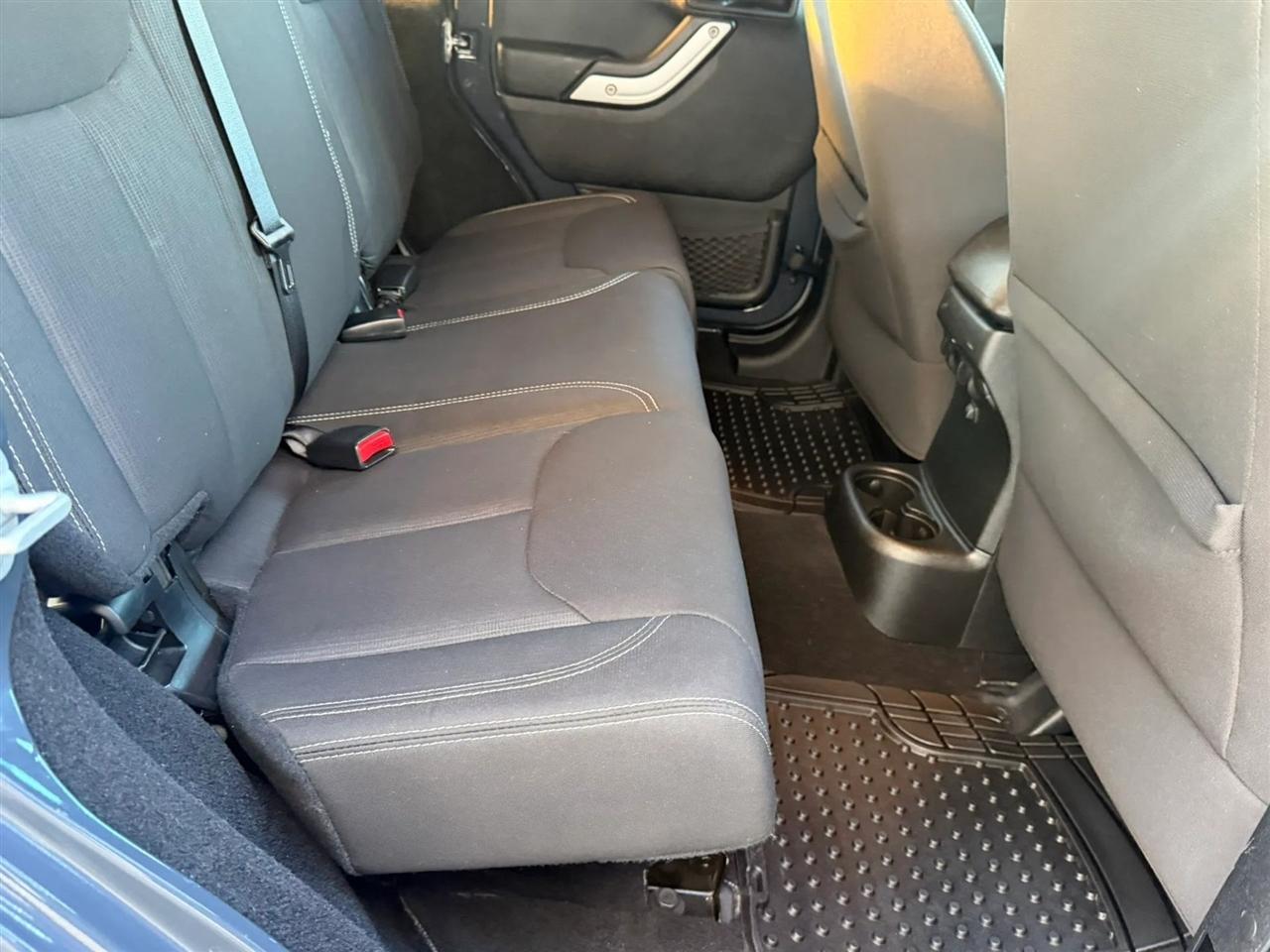 Jeep Wrangler Unlimited 4WD 4dr Sahara 2016