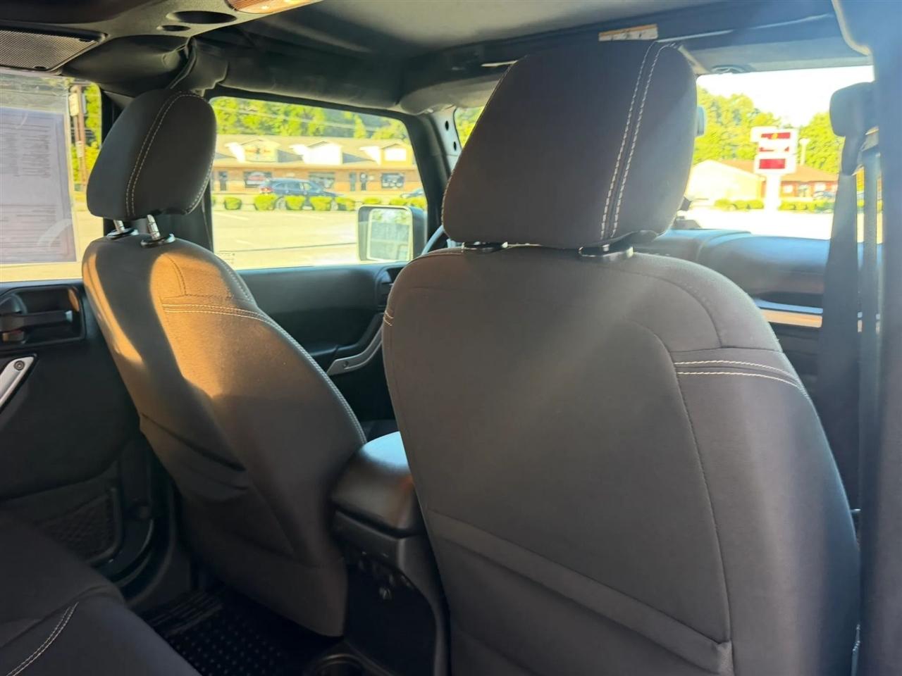 Jeep Wrangler Unlimited 4WD 4dr Sahara 2016