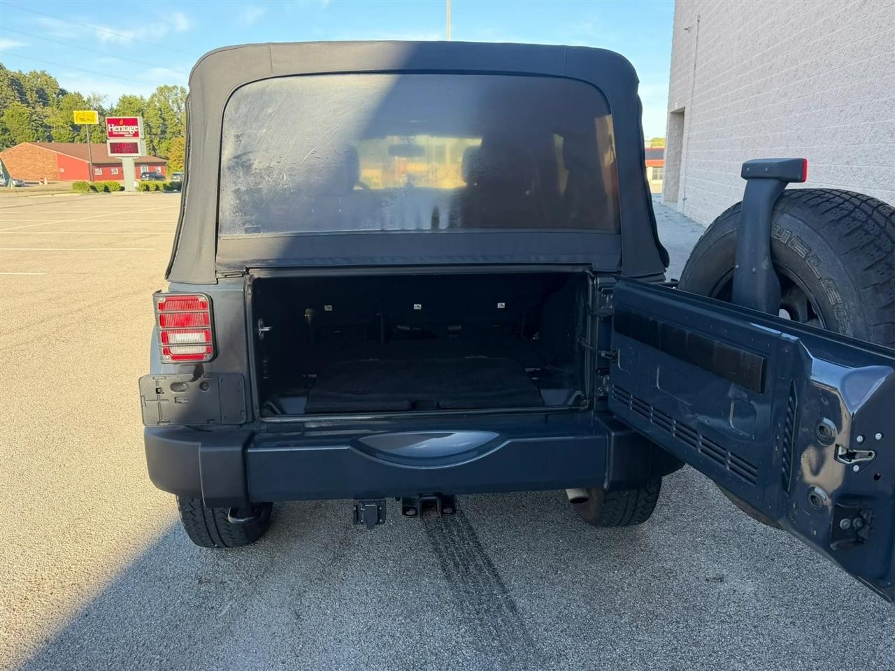 Jeep Wrangler Unlimited 4WD 4dr Sahara 2016