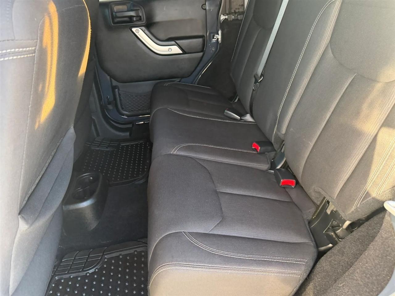 Jeep Wrangler Unlimited 4WD 4dr Sahara 2016