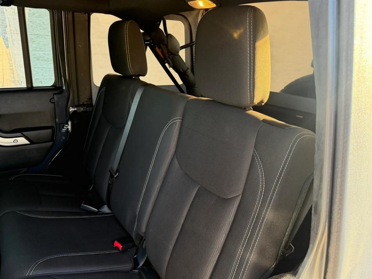 Jeep Wrangler Unlimited 4WD 4dr Sahara 2016