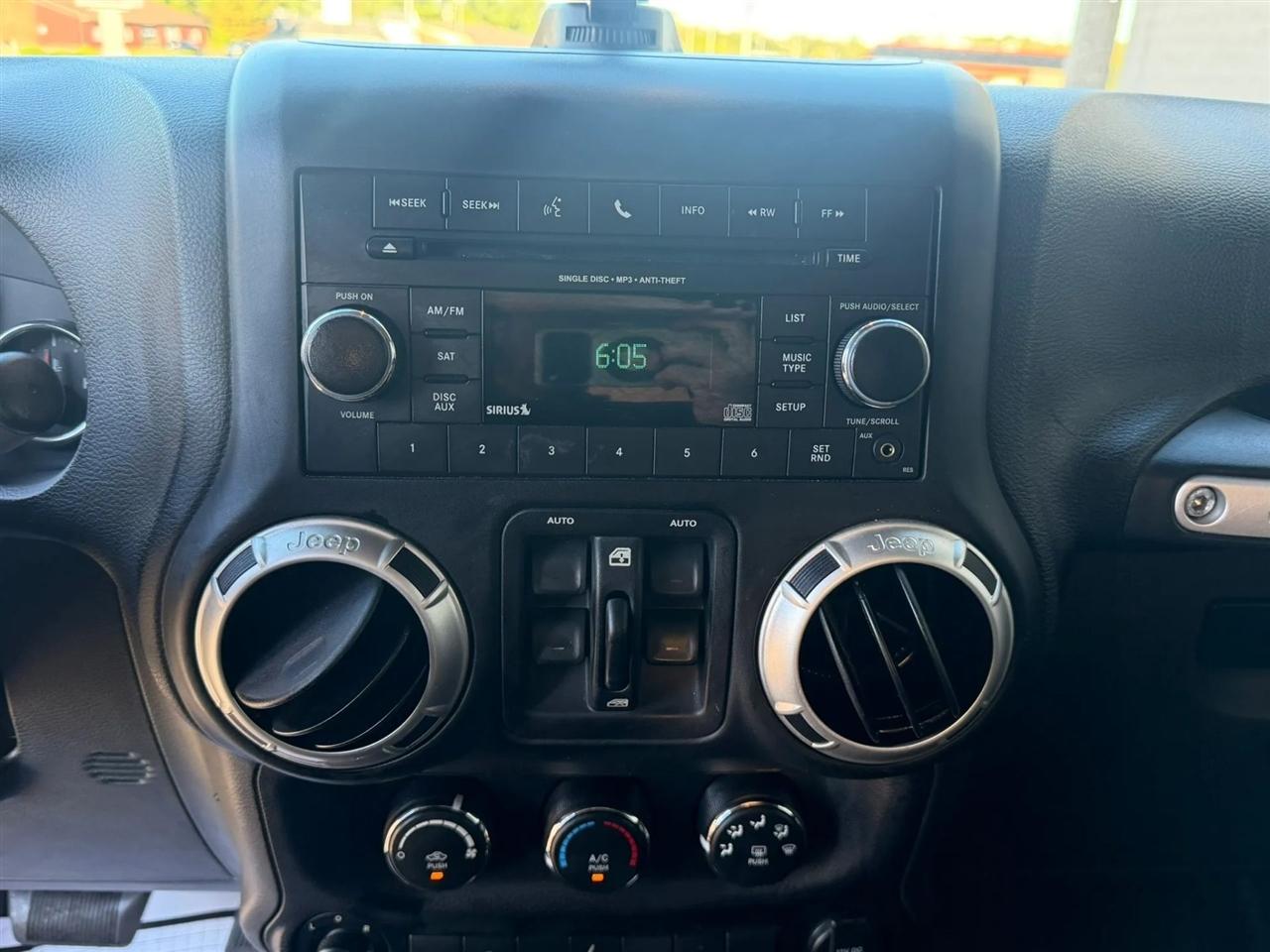 Jeep Wrangler Unlimited 4WD 4dr Sahara 2016