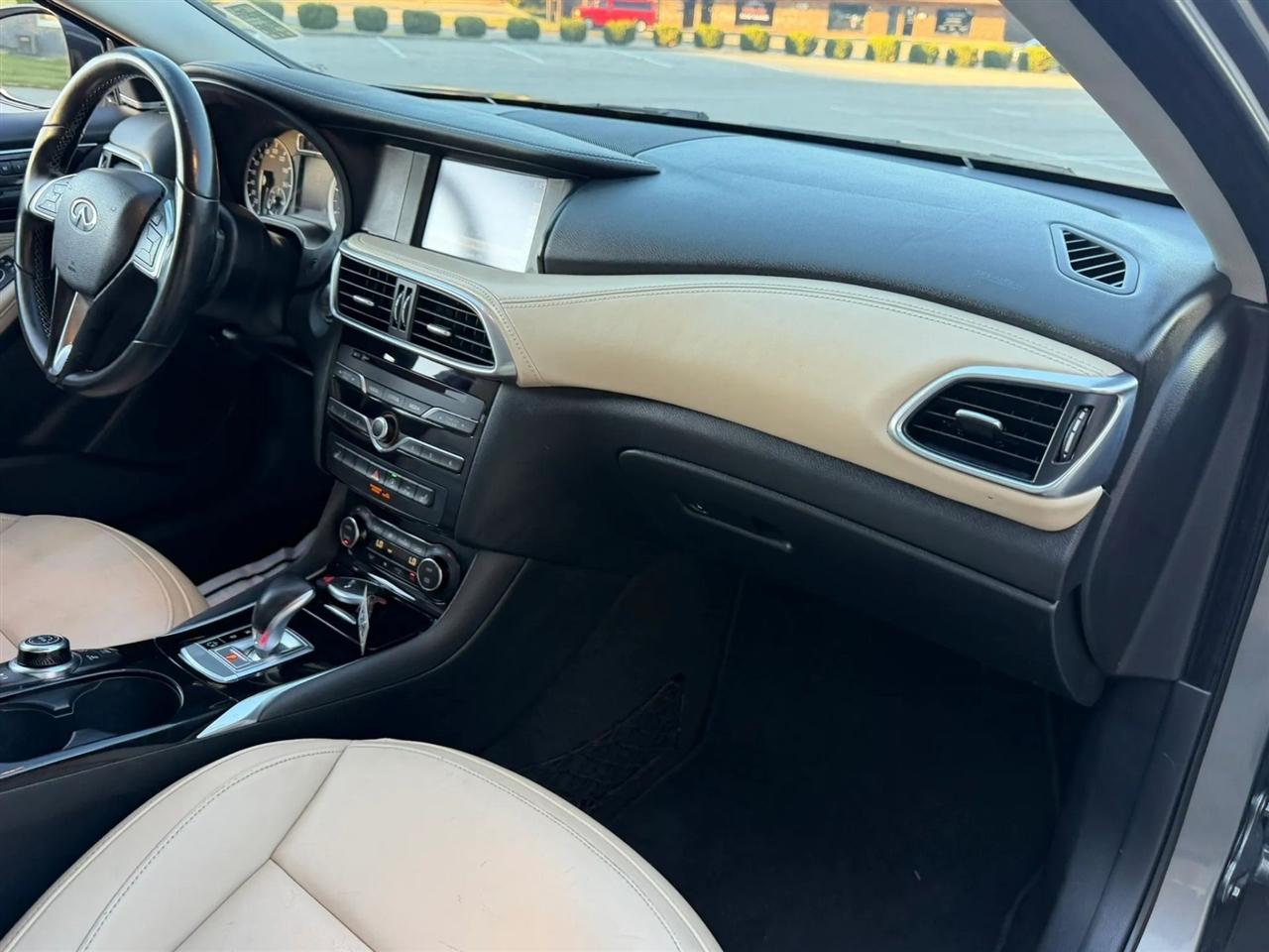 Infiniti QX30 Premium AWD *Ltd Avail* 2017