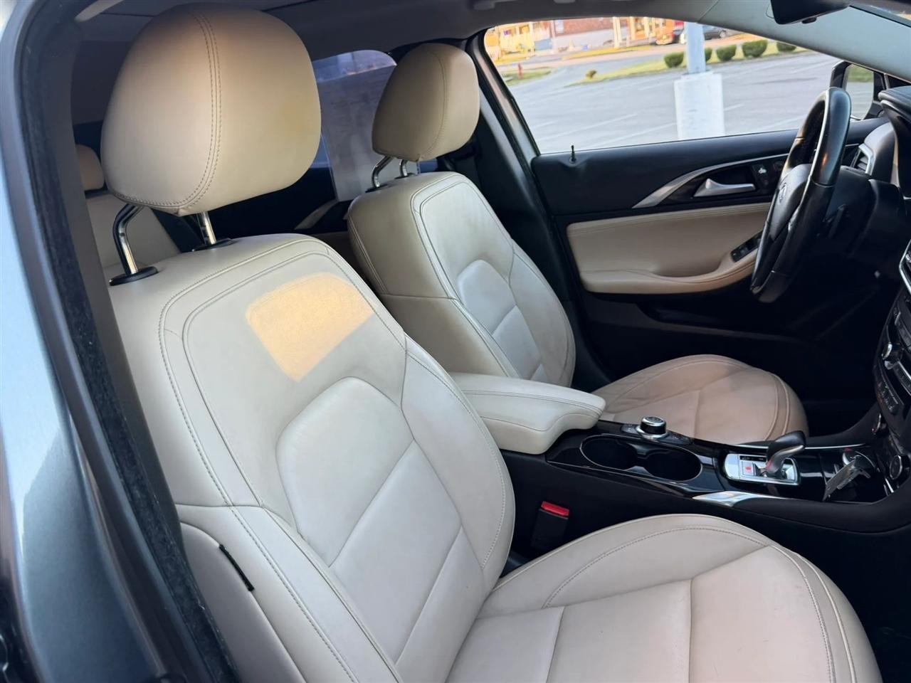 Infiniti QX30 Premium AWD *Ltd Avail* 2017