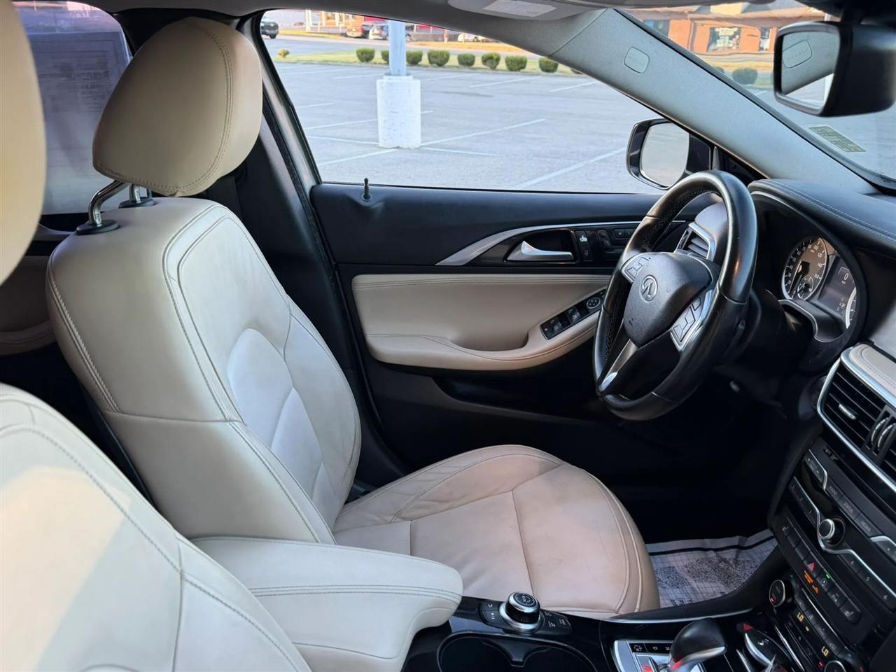 Infiniti QX30 Premium AWD *Ltd Avail* 2017