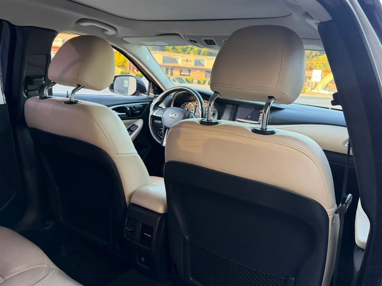 Infiniti QX30 Premium AWD *Ltd Avail* 2017
