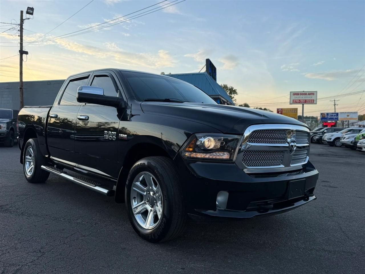 RAM 1500 4WD Crew Cab 140.5" Laramie Limited 2015