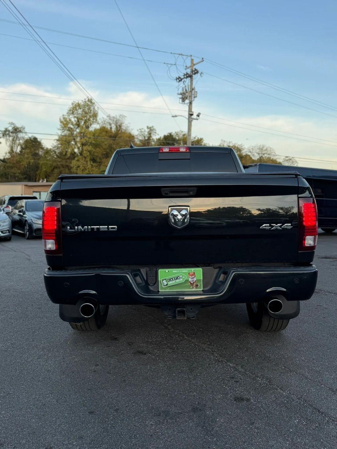 RAM 1500 4WD Crew Cab 140.5" Laramie Limited 2015