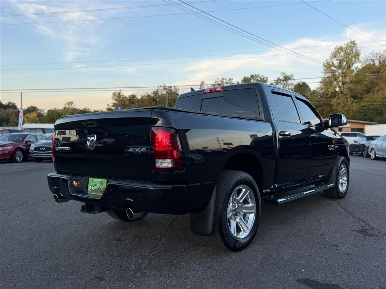 RAM 1500 4WD Crew Cab 140.5" Laramie Limited 2015