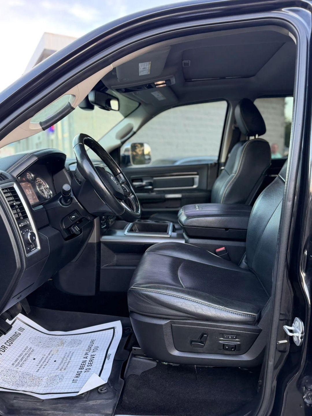 RAM 1500 4WD Crew Cab 140.5" Laramie Limited 2015