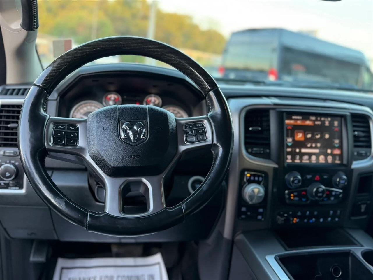 RAM 1500 4WD Crew Cab 140.5" Laramie Limited 2015