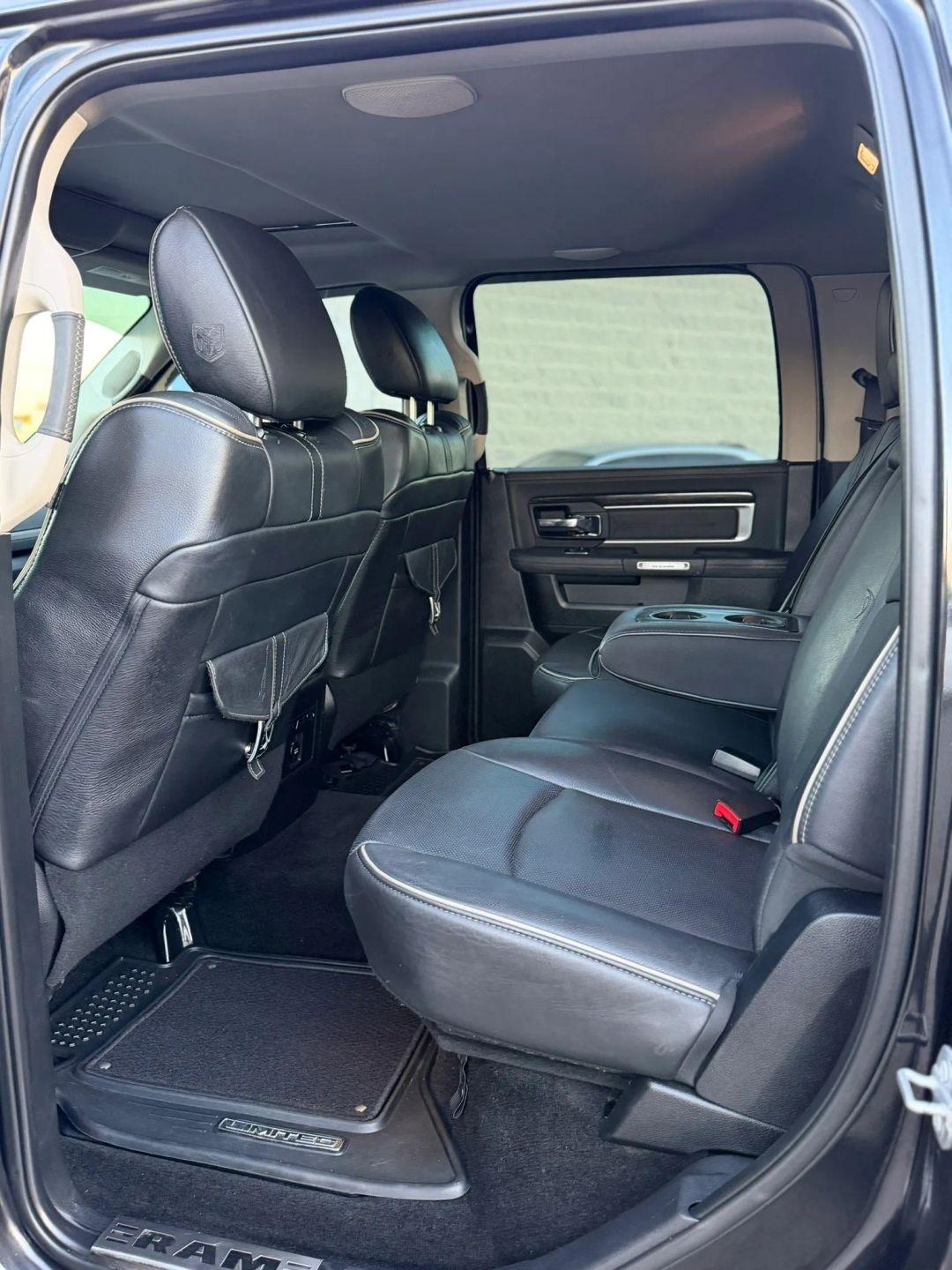 RAM 1500 4WD Crew Cab 140.5" Laramie Limited 2015