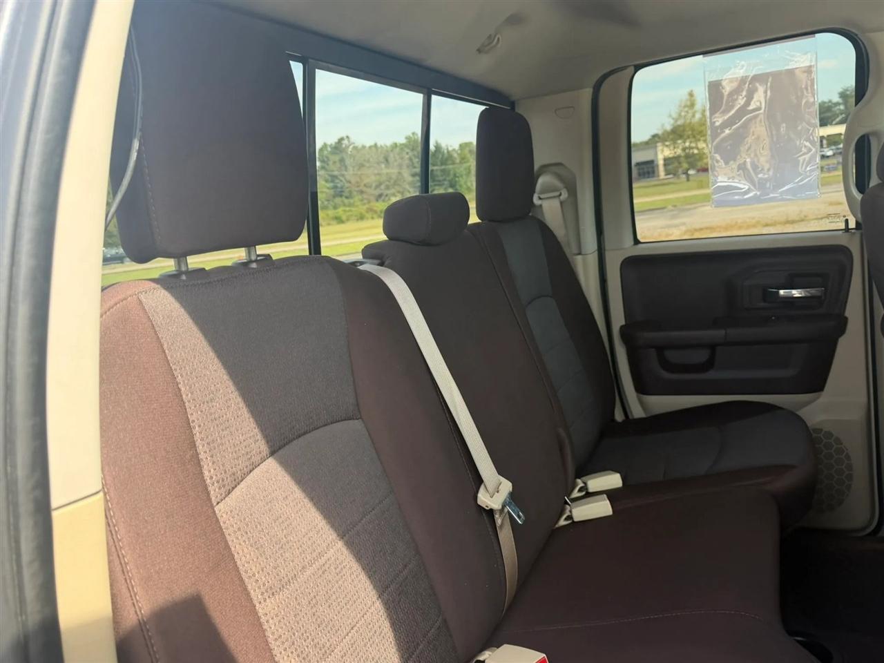 RAM 1500 2WD Quad Cab 140.5" Big Horn 2015