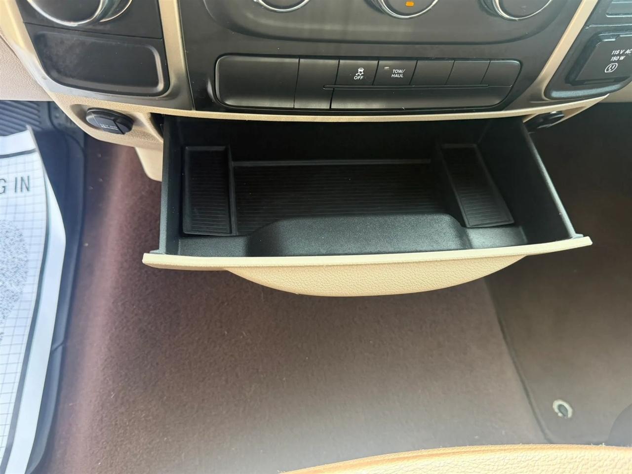 RAM 1500 2WD Quad Cab 140.5" Big Horn 2015