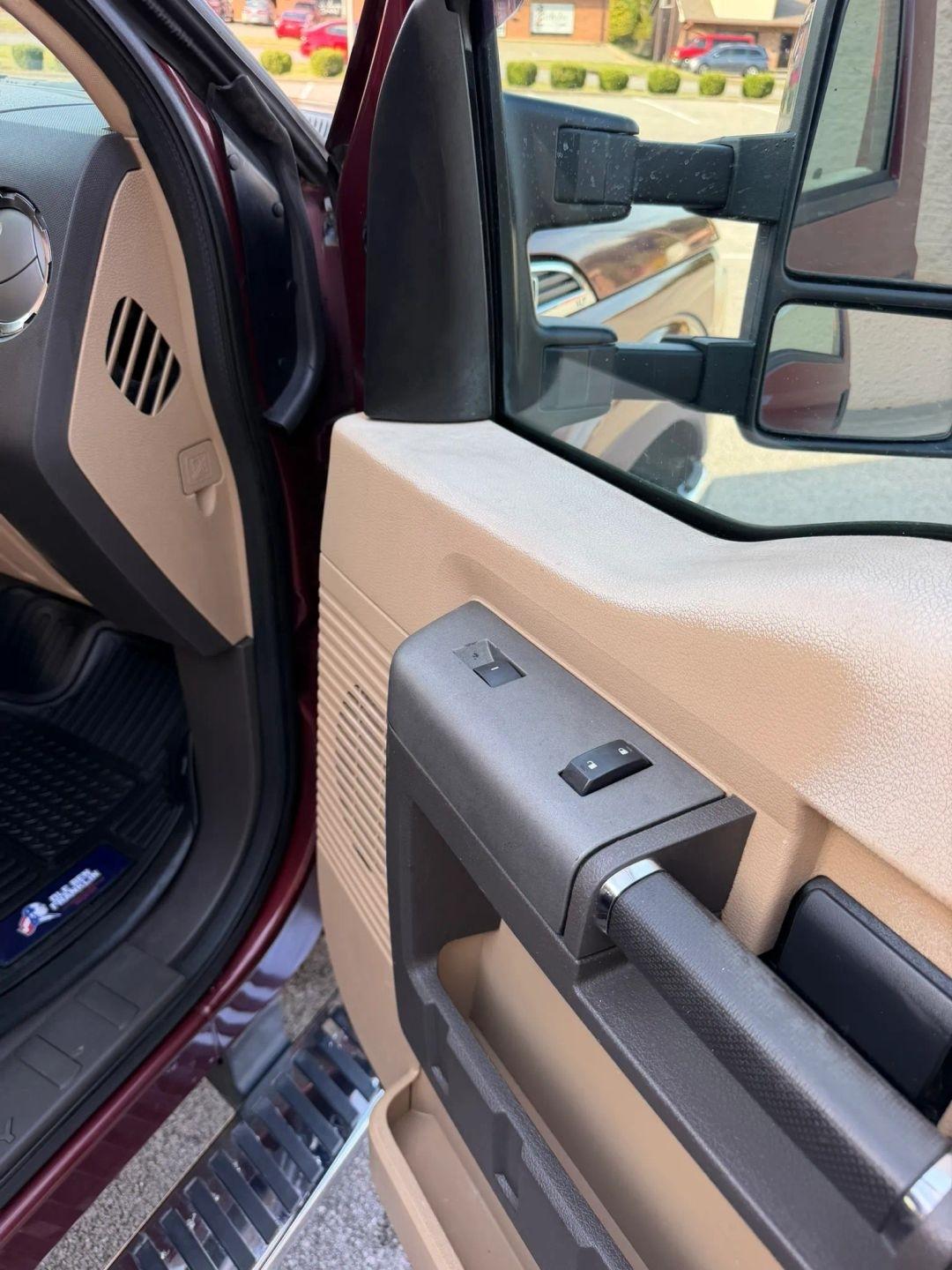 Ford Super Duty F-350 DRW 4WD Crew Cab 172" King Ranch 2012