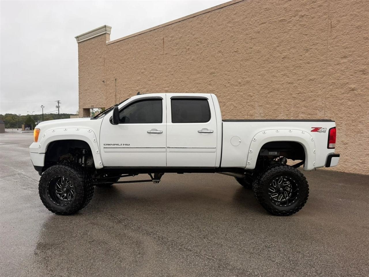 GMC Sierra 2500HD 4WD Crew Cab 153.7" Denali 2014