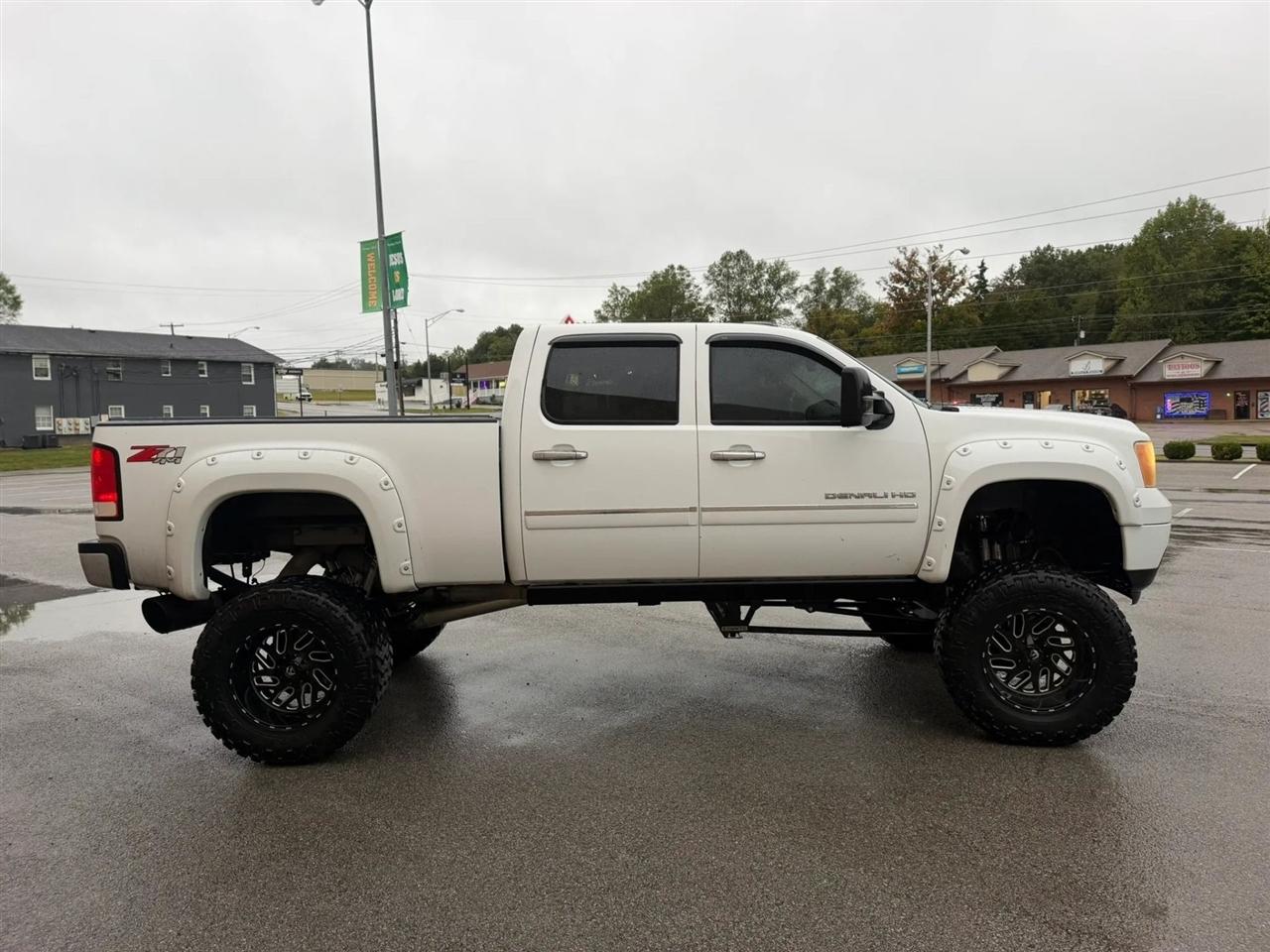 GMC Sierra 2500HD 4WD Crew Cab 153.7" Denali 2014