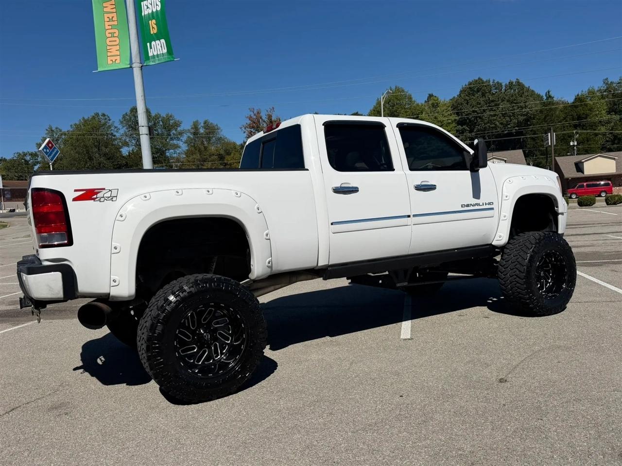 GMC Sierra 2500HD 4WD Crew Cab 153.7" Denali 2014