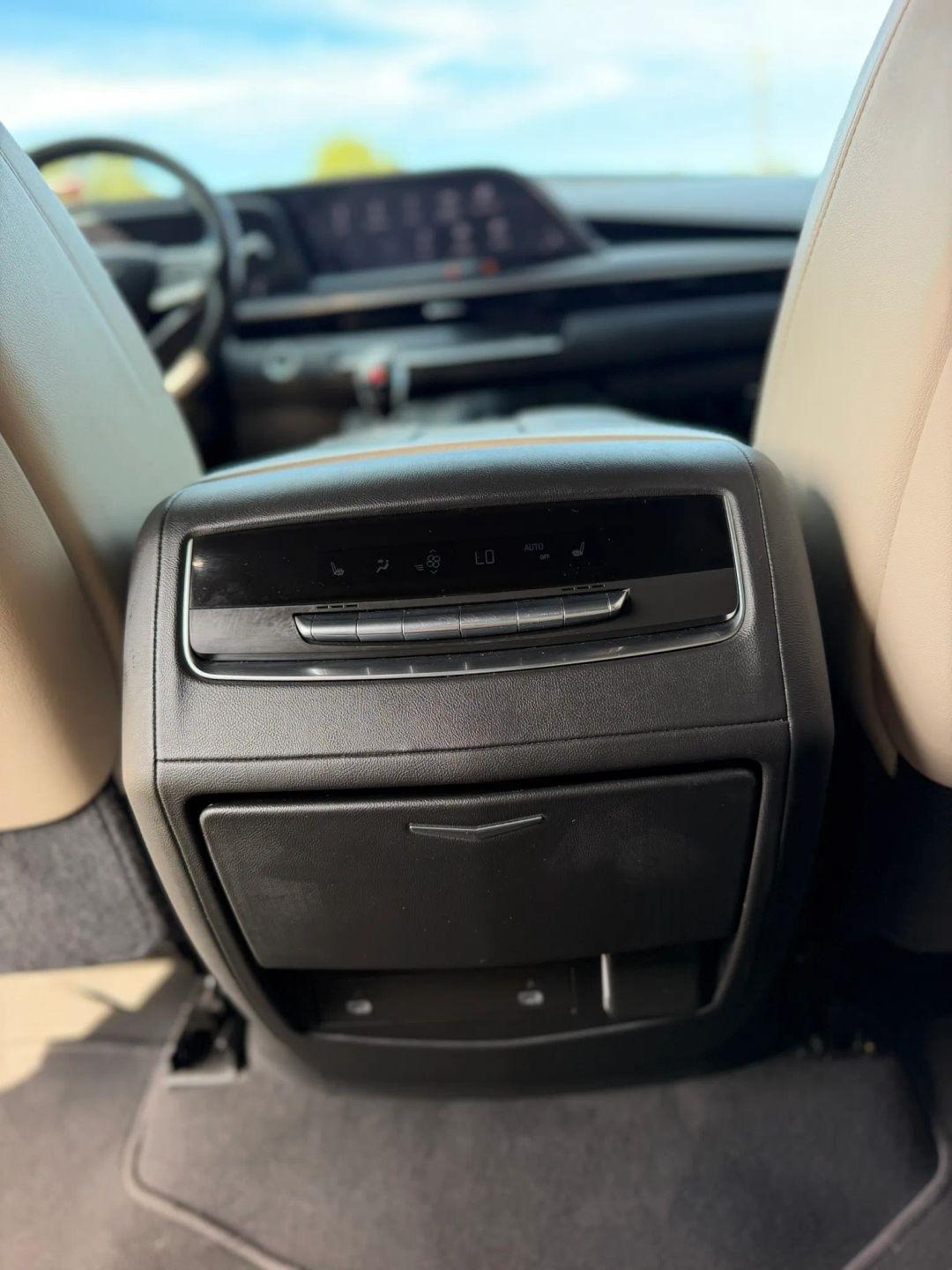 Cadillac Escalade 4WD 4dr Sport 2021