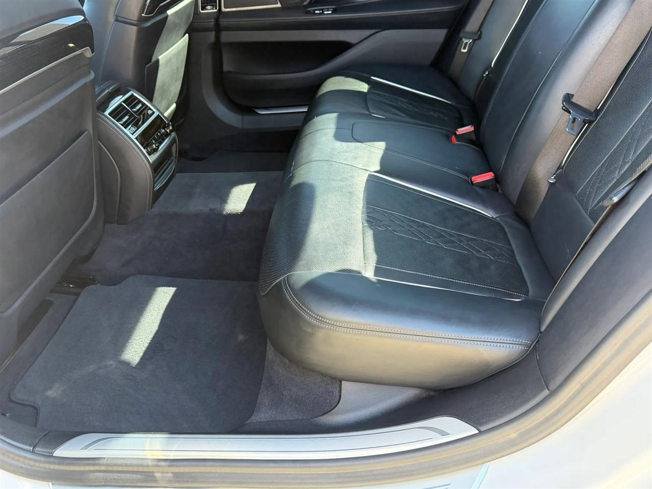 BMW 7 Series 740i Sedan 2020