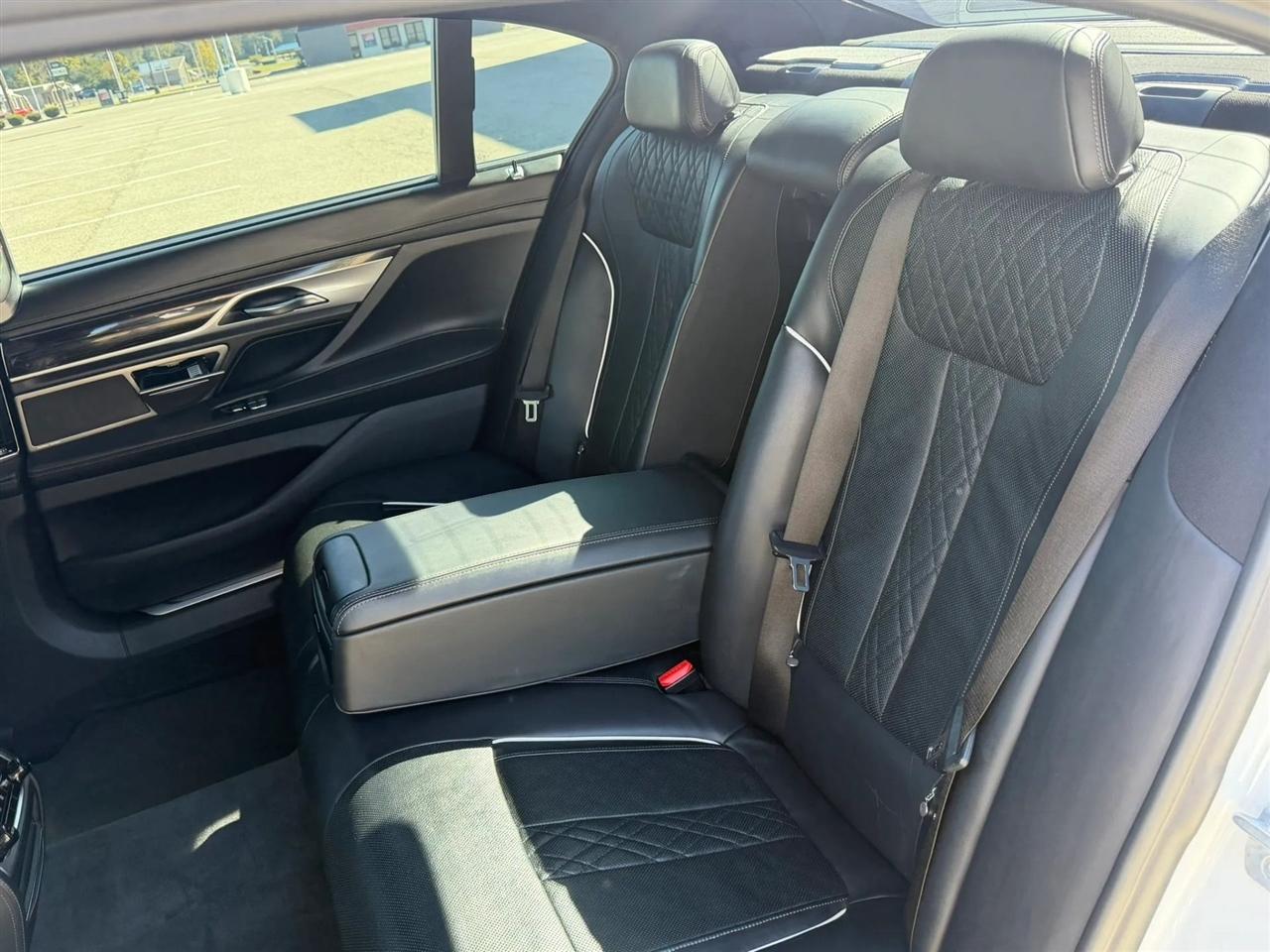 BMW 7 Series 740i Sedan 2020