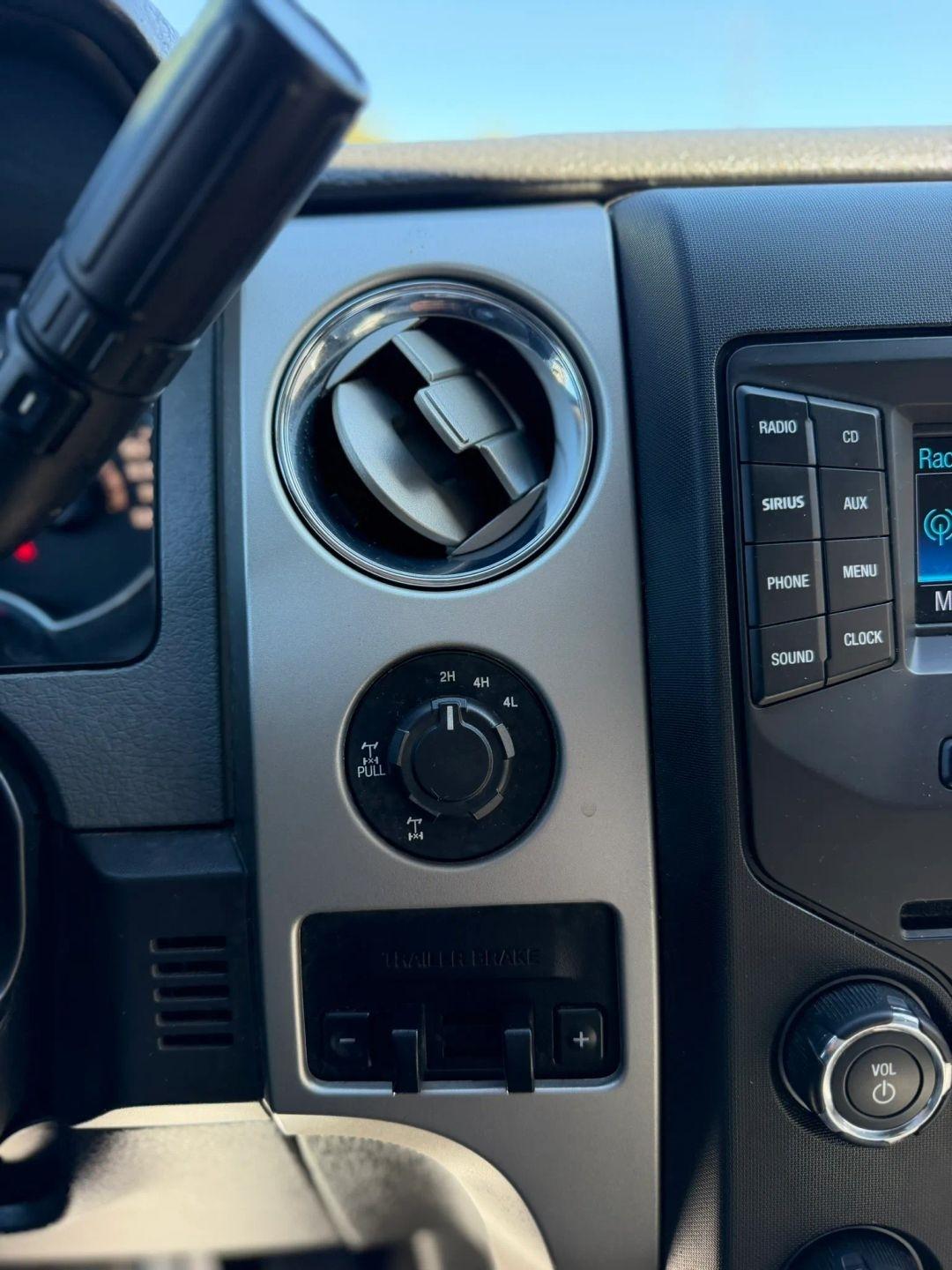 Ford F-150 4WD SuperCrew 145" Platinum 2014