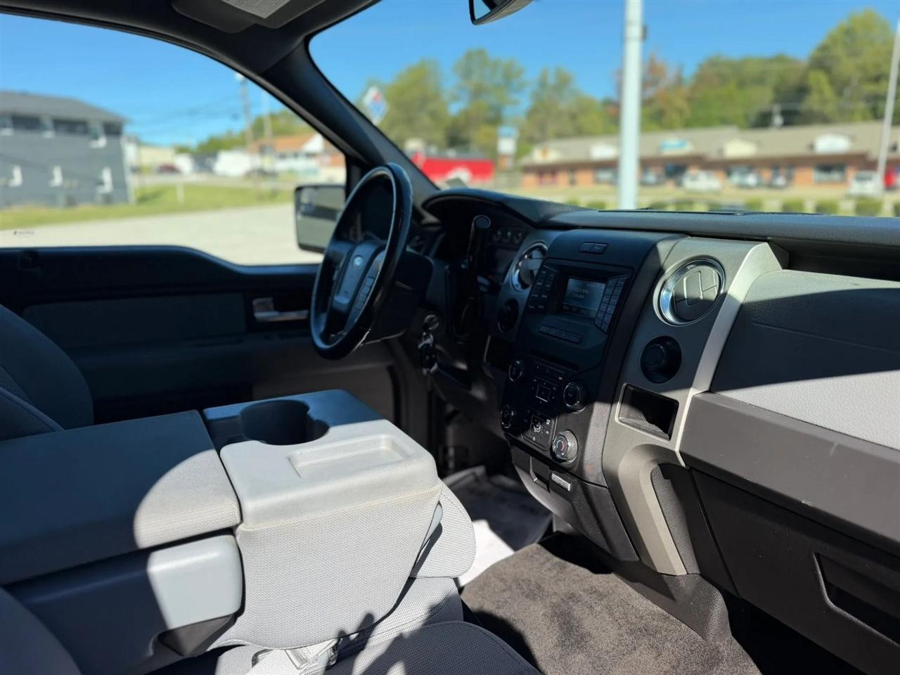 Ford F-150 4WD SuperCrew 145" Platinum 2014