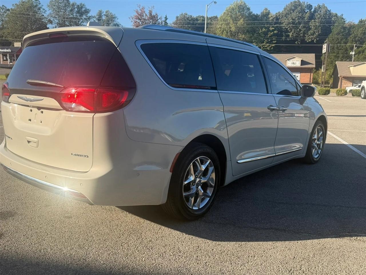Chrysler Pacifica Limited FWD 2017
