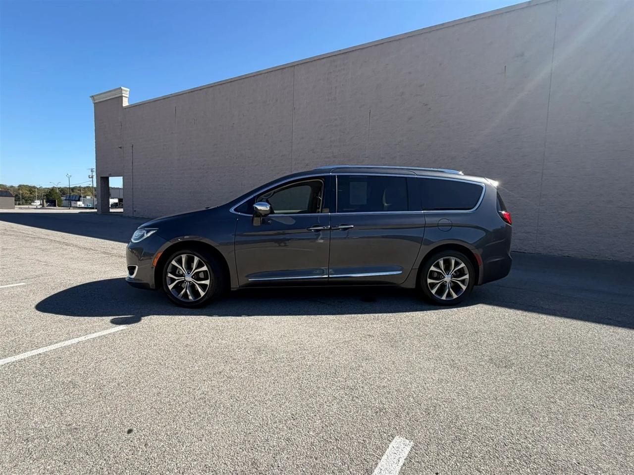 Chrysler Pacifica Limited FWD 2018