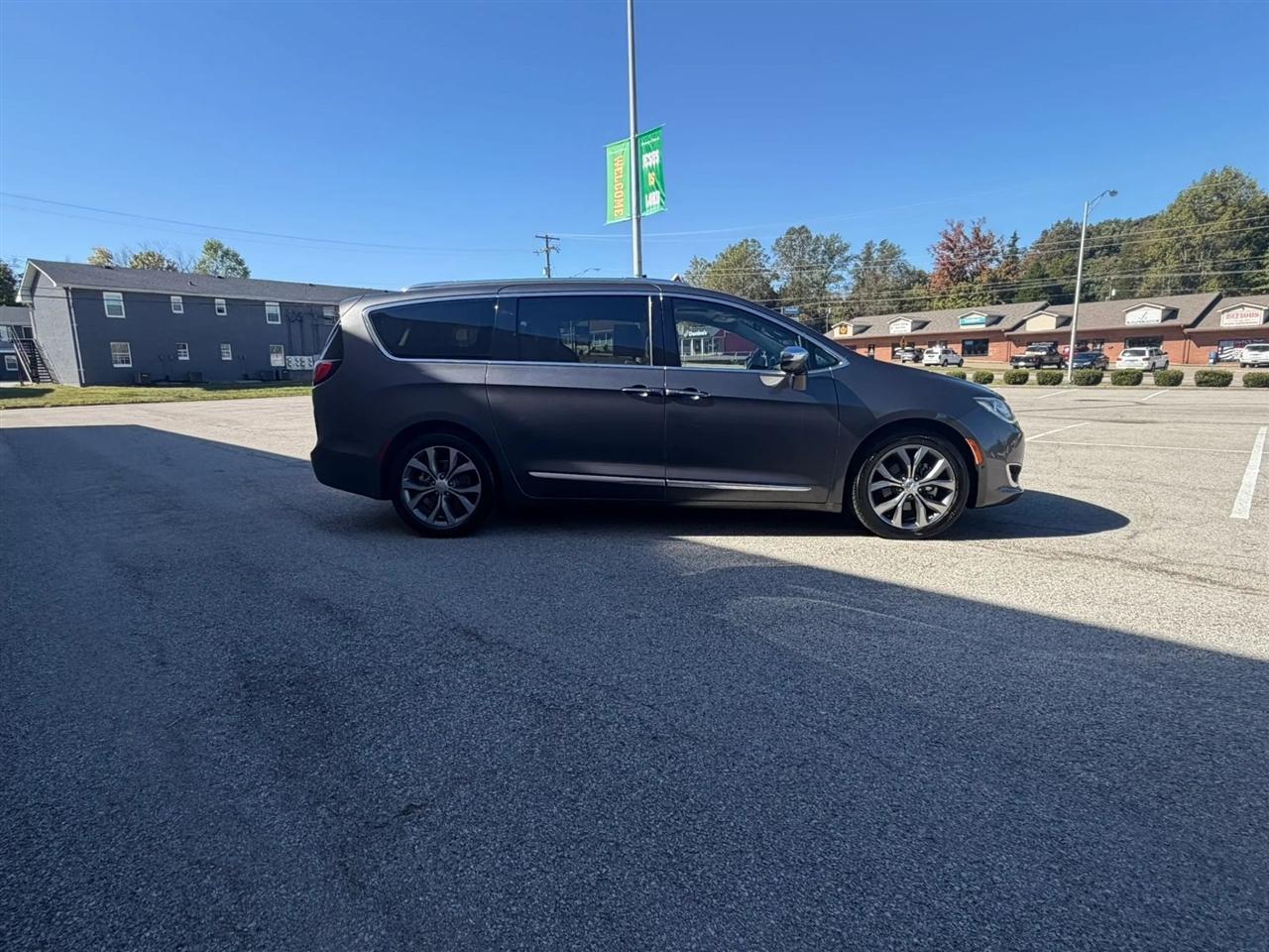 Chrysler Pacifica Limited FWD 2018