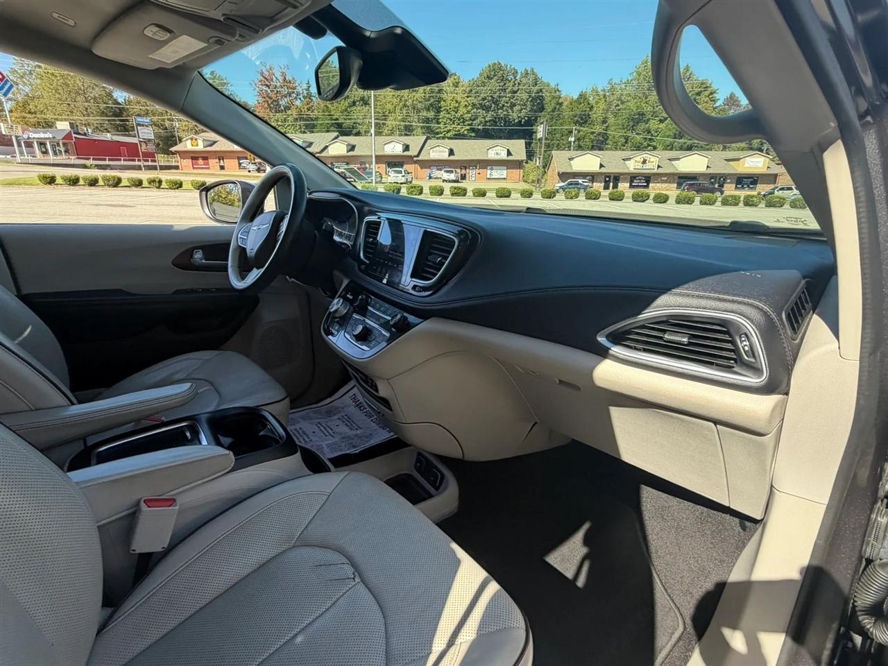 Chrysler Pacifica Limited FWD 2018