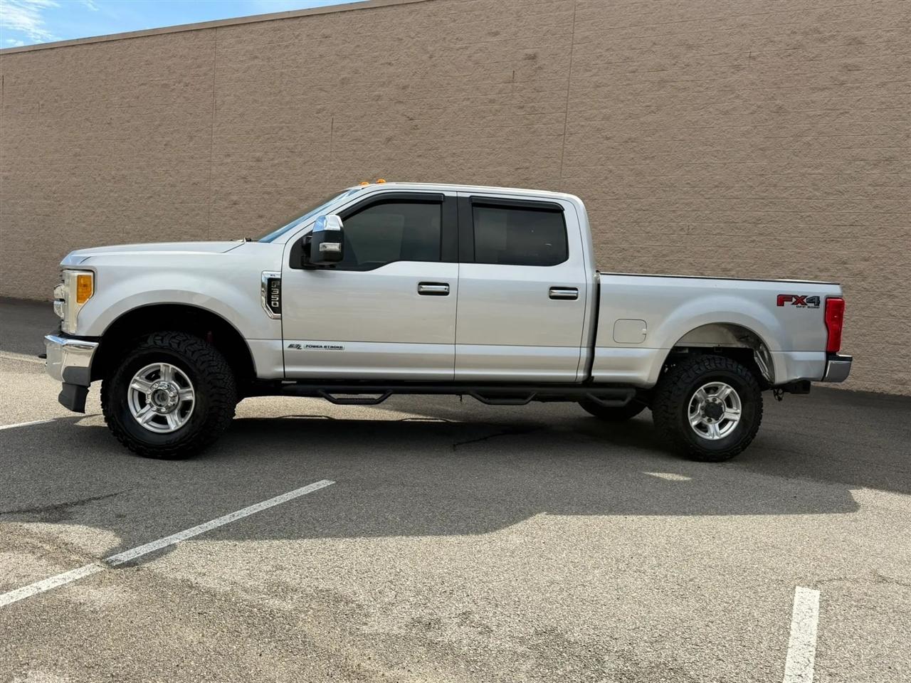 Ford Super Duty F-350 SRW King Ranch 4WD Crew Cab 8' Box 2017