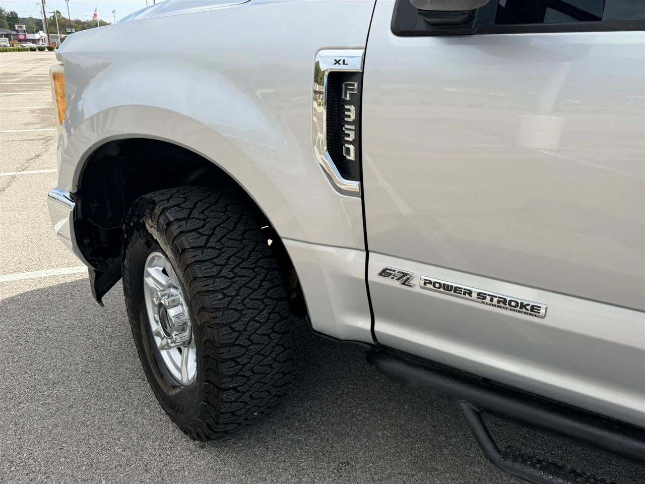 Ford Super Duty F-350 SRW King Ranch 4WD Crew Cab 8' Box 2017