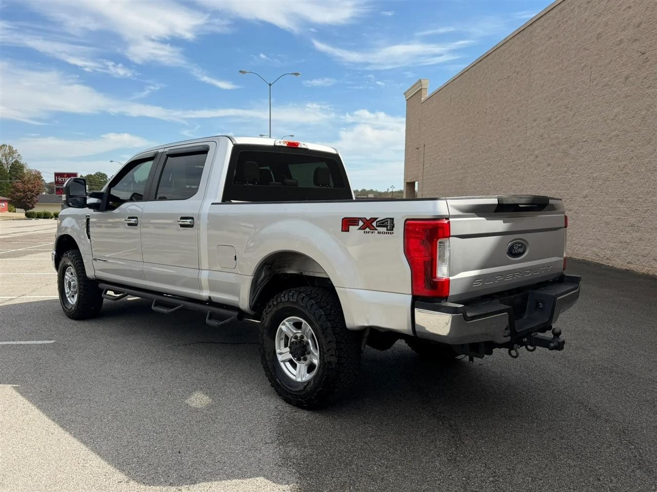 Ford Super Duty F-350 SRW King Ranch 4WD Crew Cab 8' Box 2017