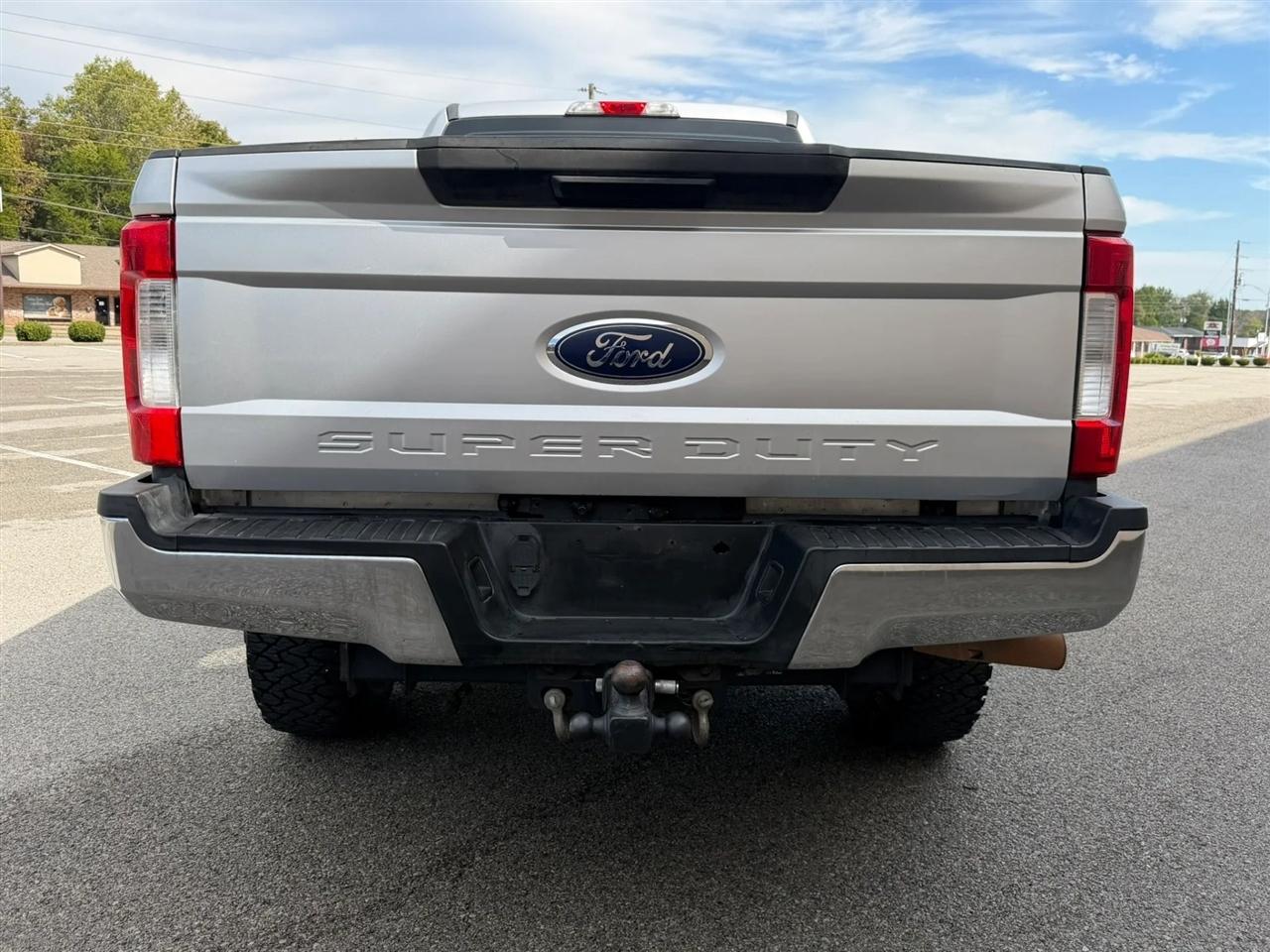 Ford Super Duty F-350 SRW King Ranch 4WD Crew Cab 8' Box 2017