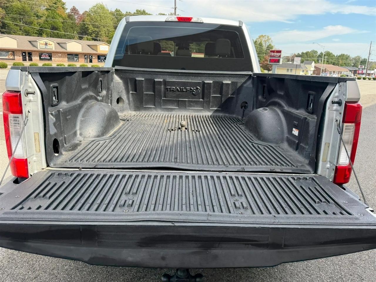 Ford Super Duty F-350 SRW King Ranch 4WD Crew Cab 8' Box 2017