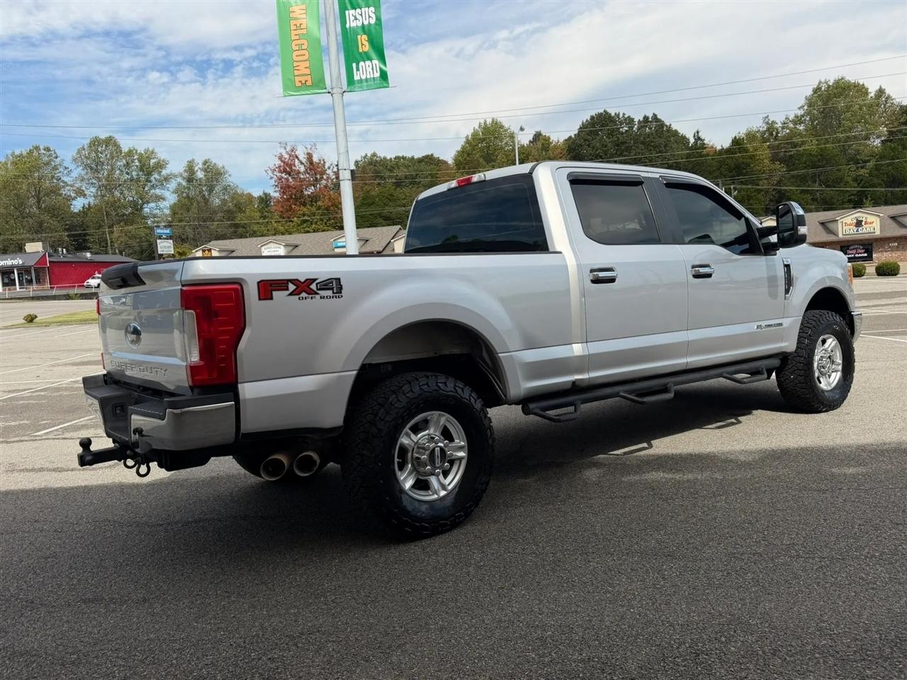 Ford Super Duty F-350 SRW King Ranch 4WD Crew Cab 8' Box 2017