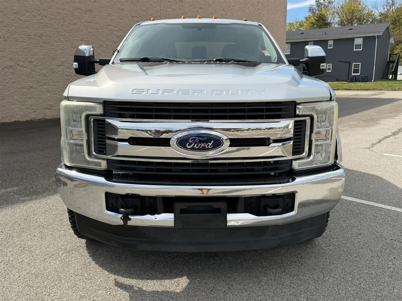 Ford Super Duty F-350 SRW King Ranch 4WD Crew Cab 8' Box 2017